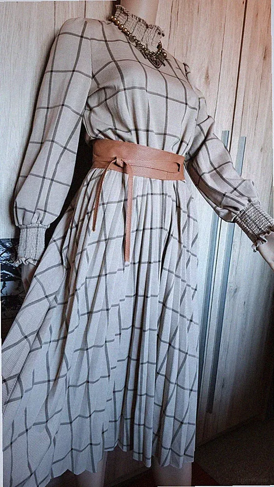 RESERVED Elegantes Plisseekleid Midikleid beige A Linie Midi gr.M business style