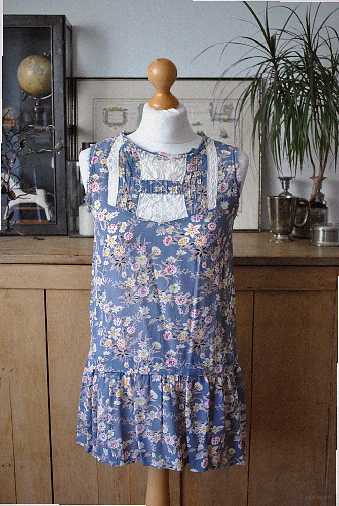 River Island grau Blumen Spitze Tunika Kleid Retro romantisch Boho Stil Größe 8