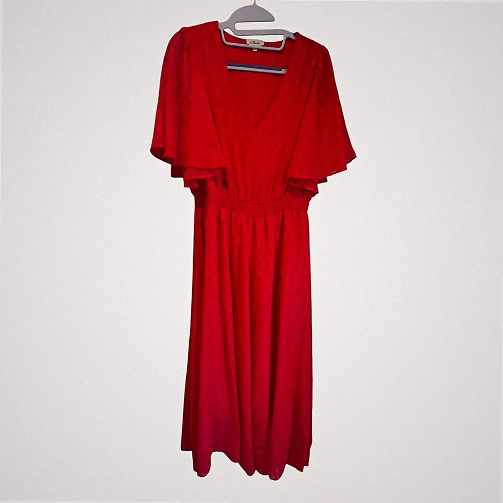 s.Oliver Damen A-Linien-Kleid rot Gr. 40 Midi V-Ausschnitt Kurzarm Rüschen
