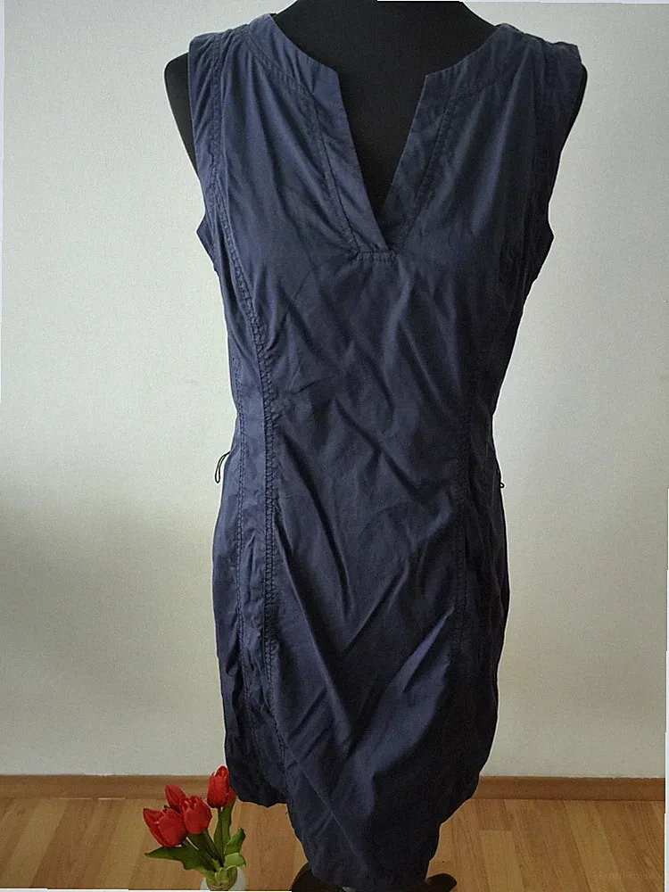 s.Oliver Damen Kleid dunkelblau, ärmellos, V-Ausschnitt, leicht tailliert, Größe