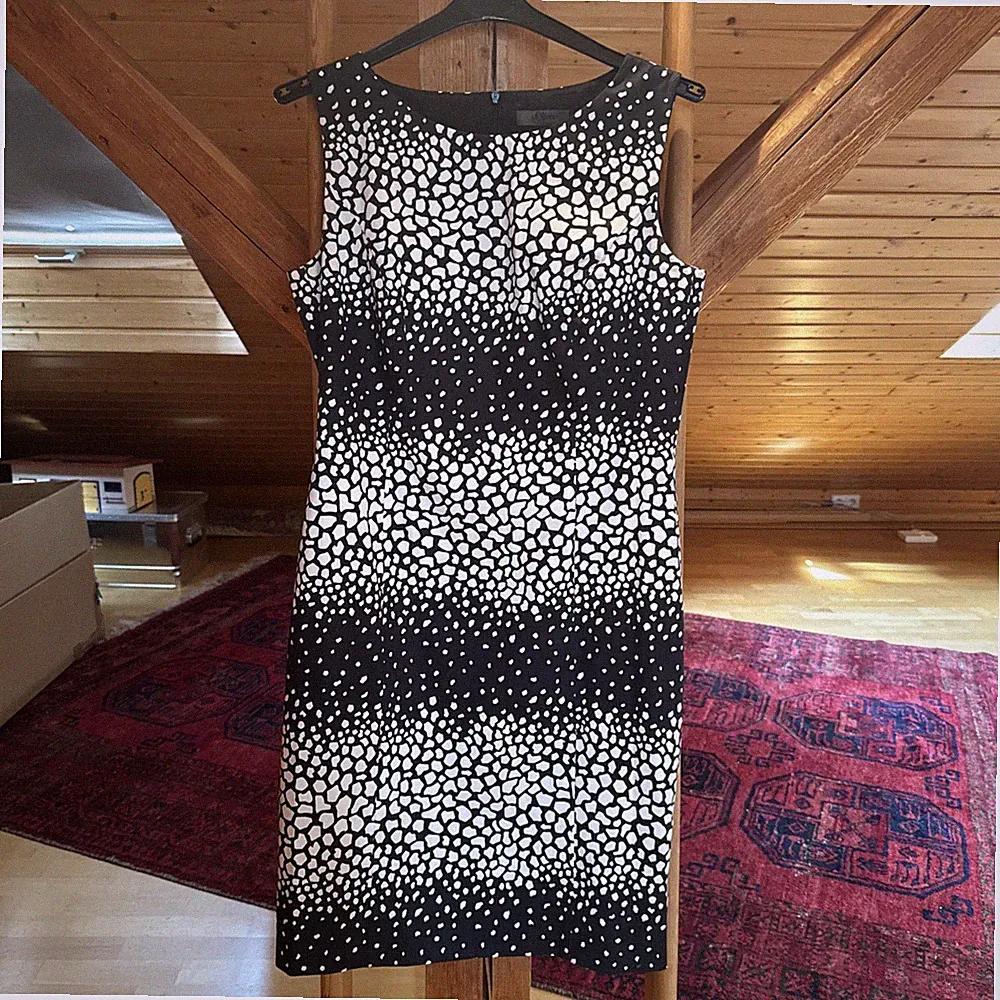 s.Oliver Premium Black Label, elegantes Damen Kleid,Etuikleid,Gr.40 schwarz/weiß