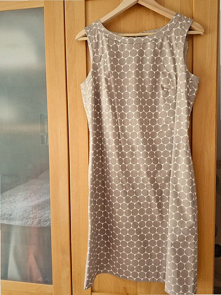 S. Oliver Premium Kleid Gr. 38 beige gepunktet Etuikleid