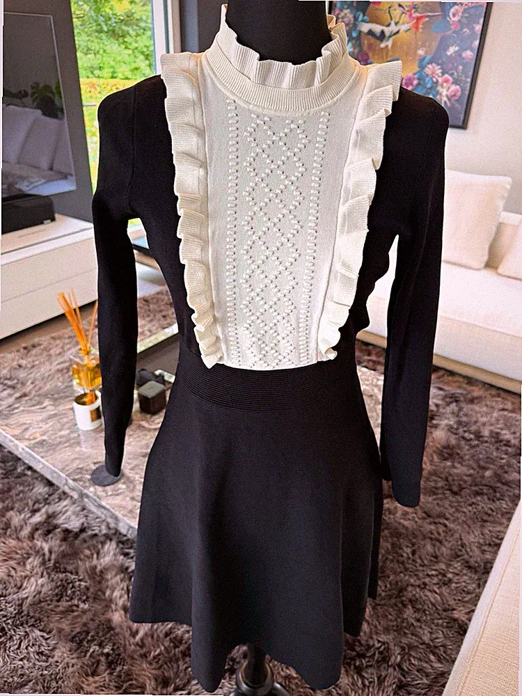 Sandro Damen Strickkleid schwarz/weiß M kurz langarm Stehkragen Rüschen