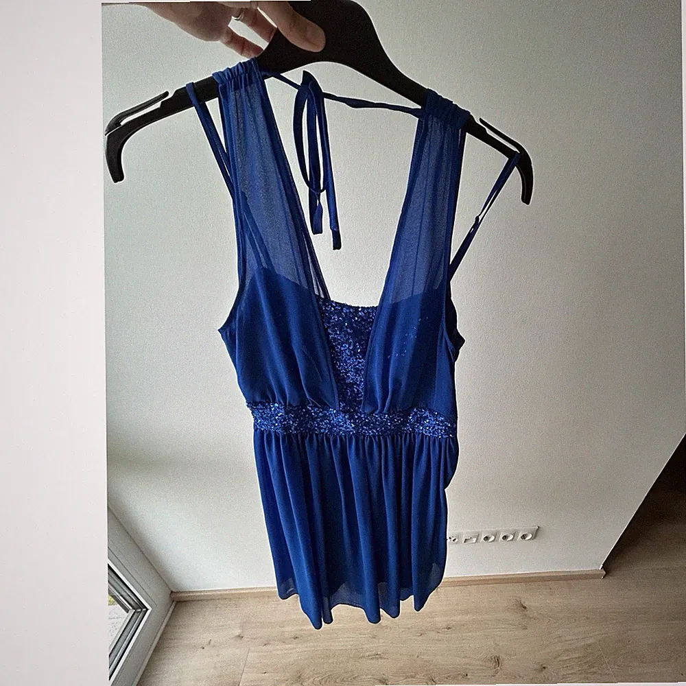 Schickes Kleid Cocktailkleid blau Chiffon Pailletten A-Linie ärmellos Größe M