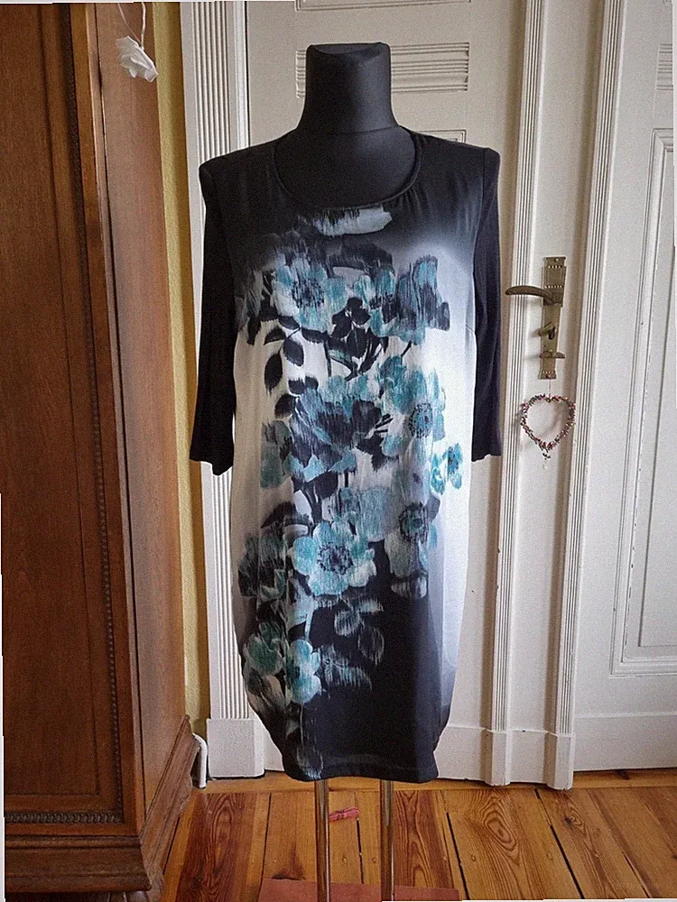 Schickes Kleid Gr. 50 Schwarz Blau Weiß Blumenmuster