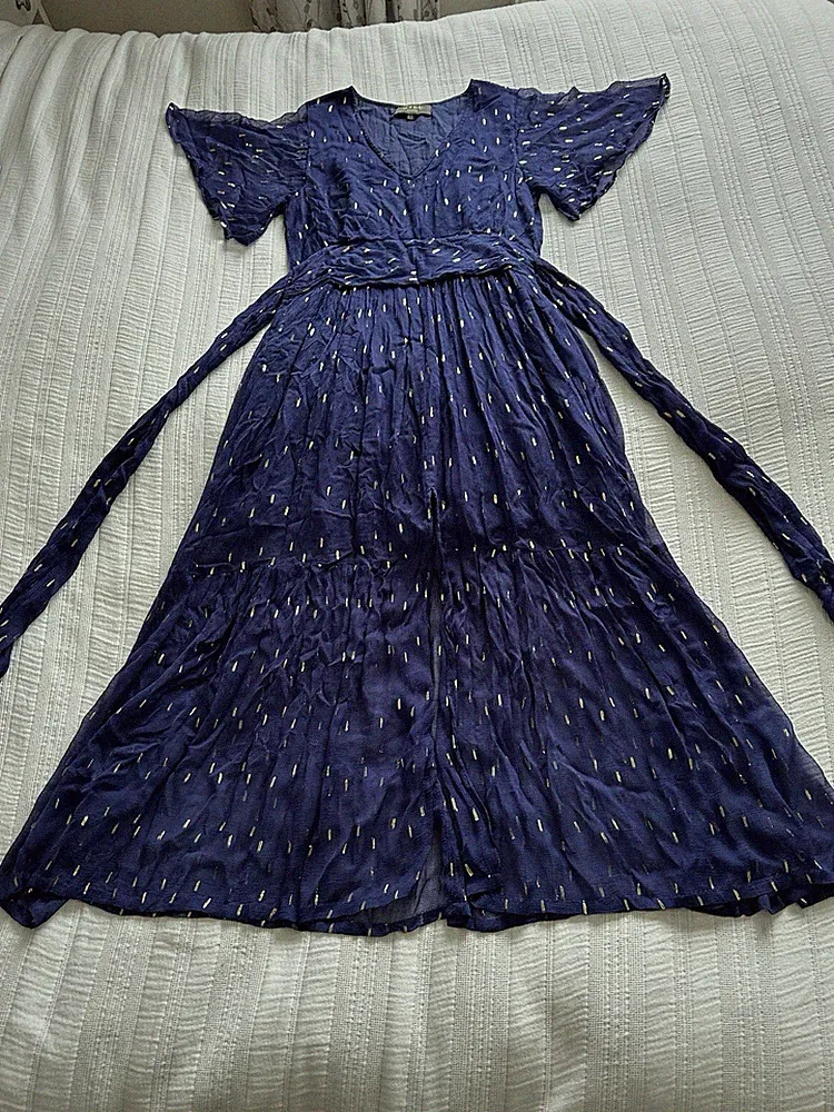 Schönes blau-goldfarbenes Chiffon-Midikleid von Wyse Größe 1 UK 8 Frontschlitz halb gefüttert