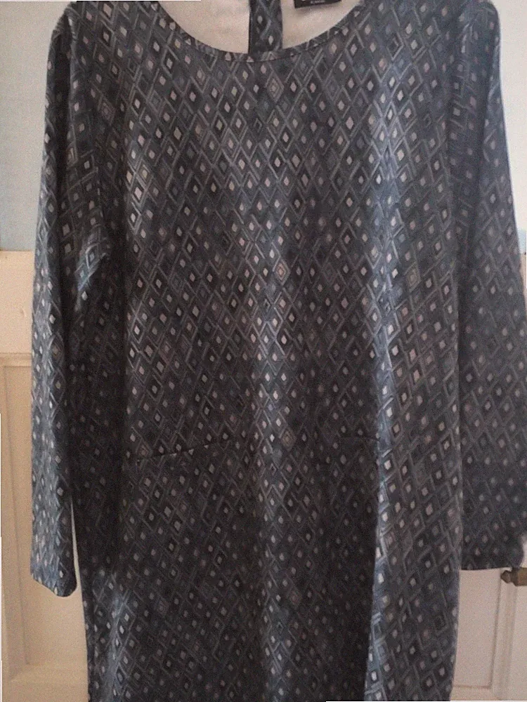 schönes blaues Kleid mit Rautenmuster Gr. XL