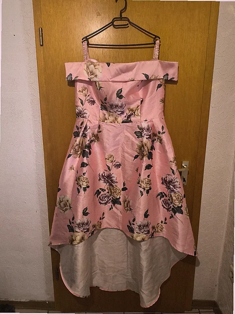 Schönes Chi Chi London Vokuhila Kleid , Rosa , Blumen Gr. 48