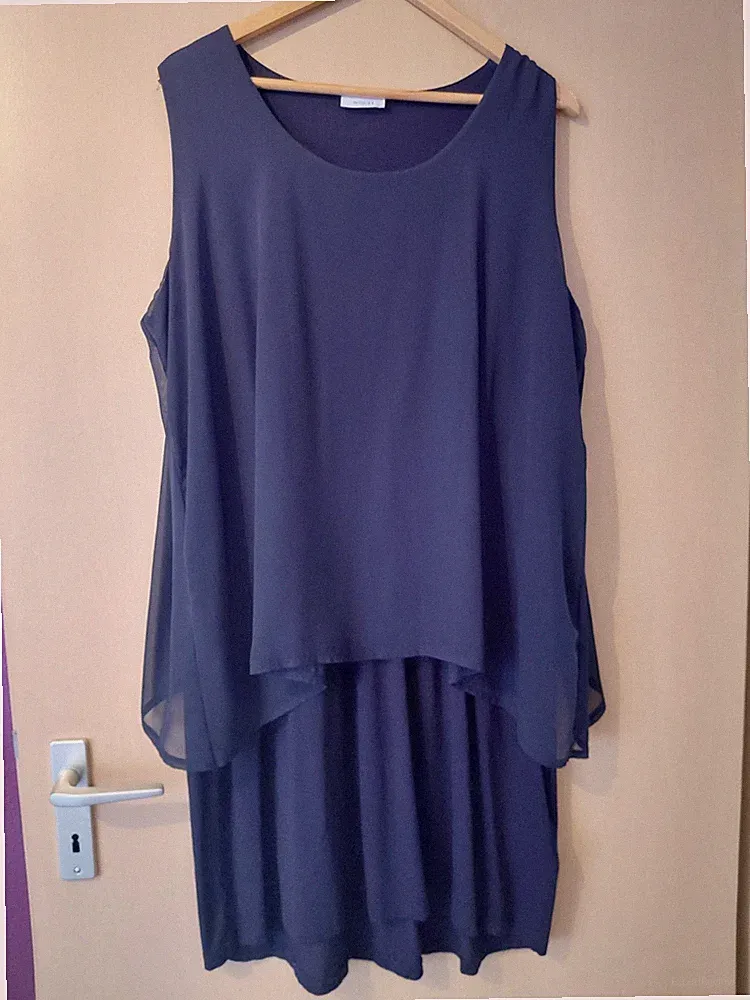 Schönes Cocktailkleid in dunkelblau Größe XL