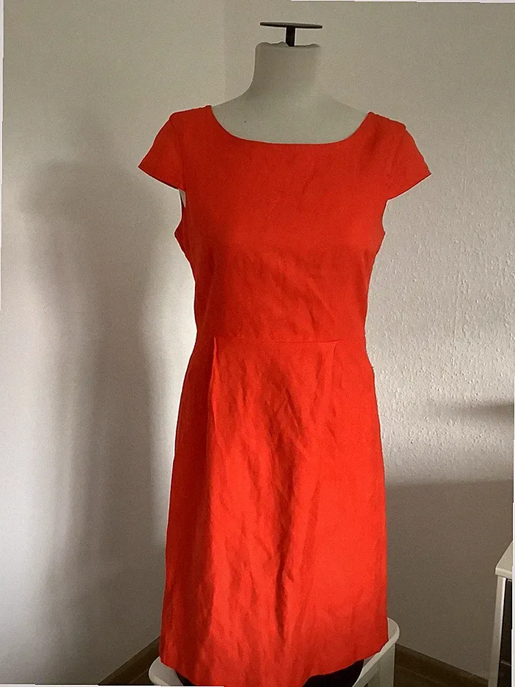 Schönes Damensommerkleid Von S Oliver In Einem Schönen Orange Rot