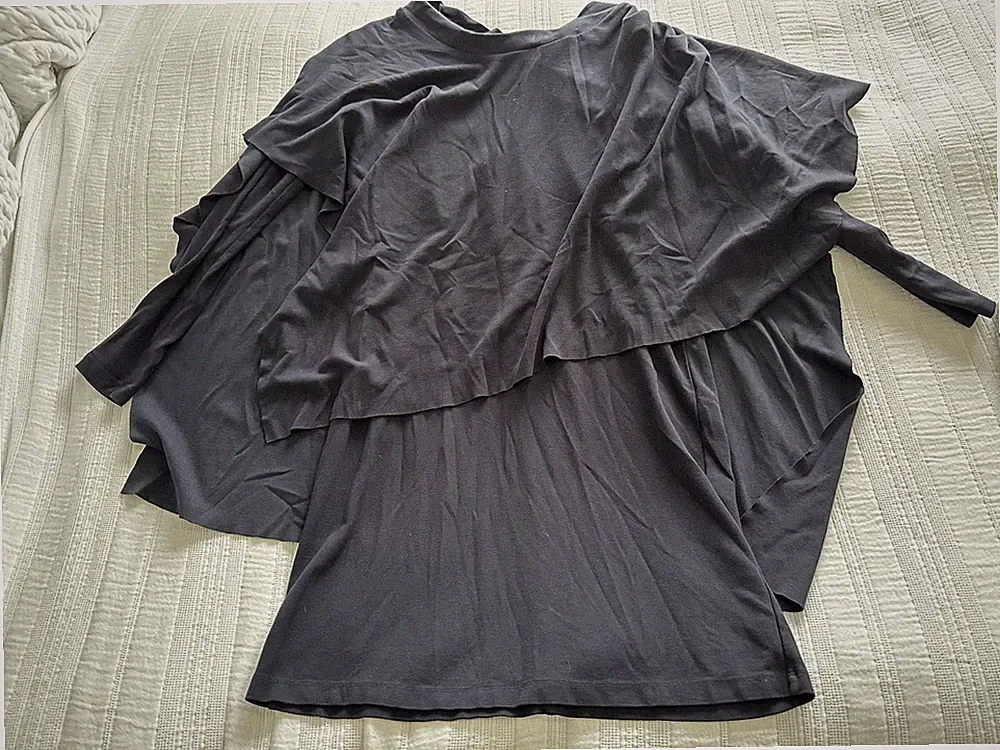 Schönes dunkelblaues kunstvolles drapiertes Kleid mit Kappe von COS Größe S 8-10 Langarm schrullig
