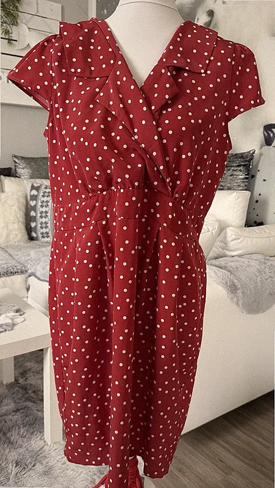 schönes Kleid in der Größe 44