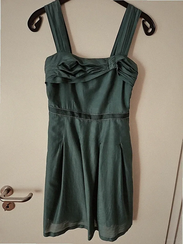 Schönes Seiden Kleid grün