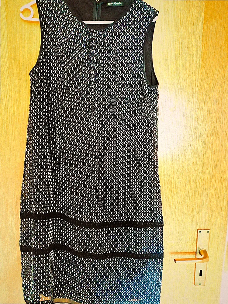 schönes Sommerkleid von Betty Barclay Collection Gr.40 schwarz/weiß