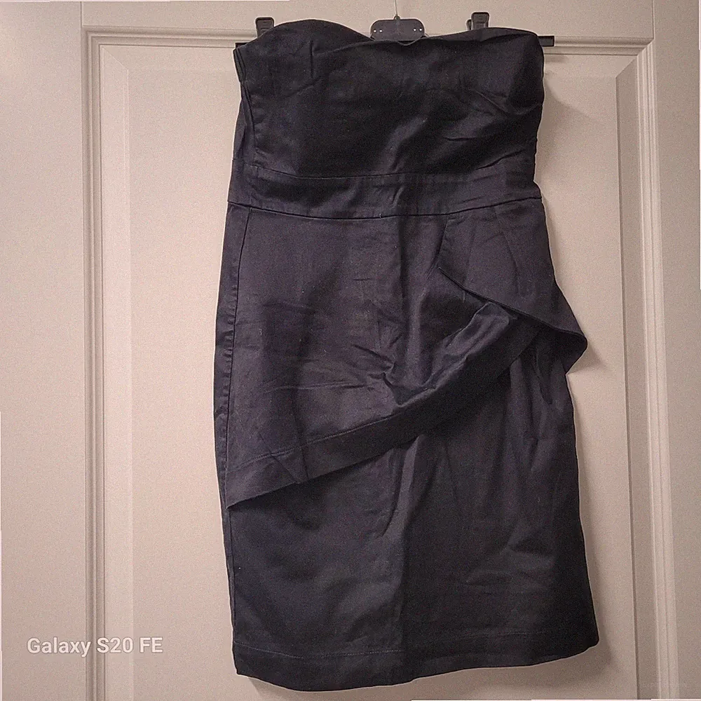 Schulterfreies elegantes schwarzes Promod Kleid Gr 36