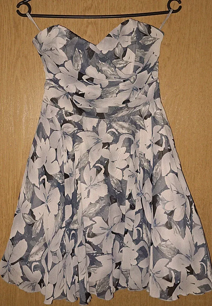 Schulterfreies Kleid