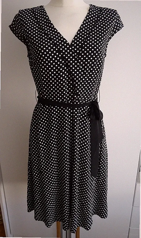 schwarz-weiß gepunktetes Kleid von s.Oliver, Größe 36 - NEU