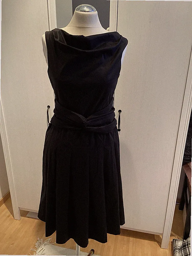 U-Boot-Ausschnitt Hochzeitsgast Kleid
