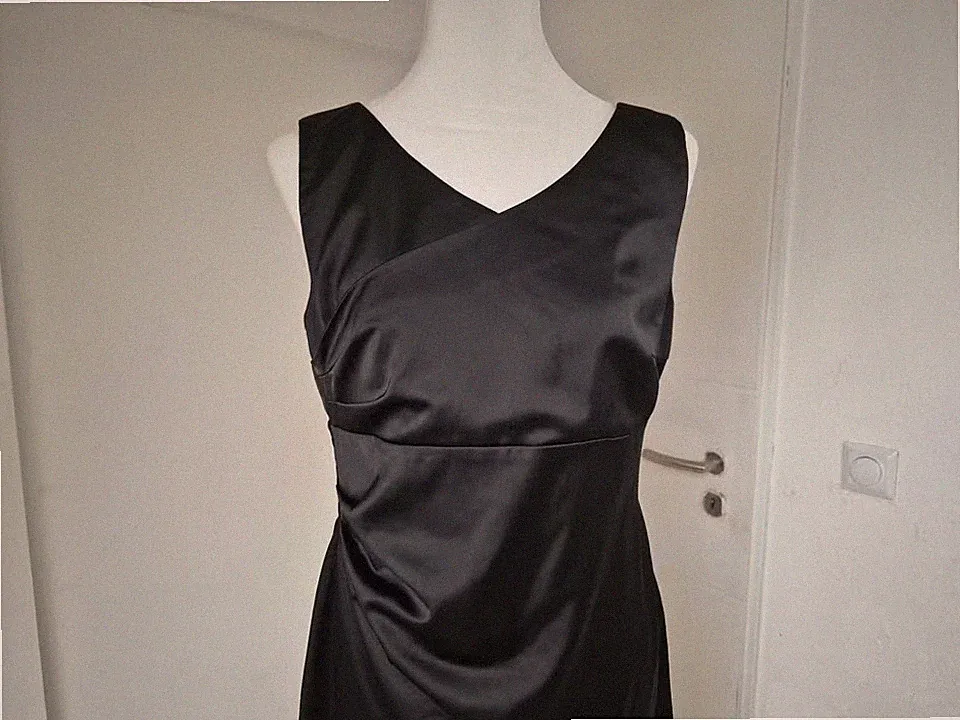 Schwarzes Heine Kleid, leicht glänzend, Gr. 36