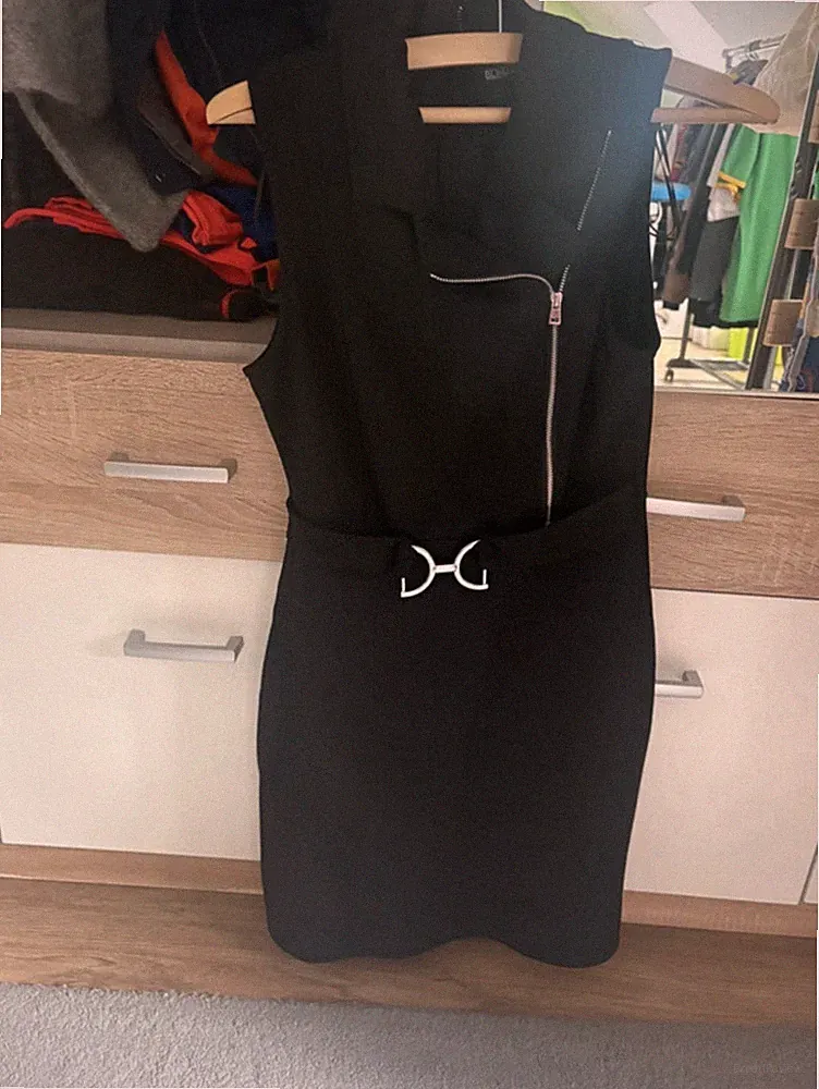 Schwarzes Kleid Mit Silber