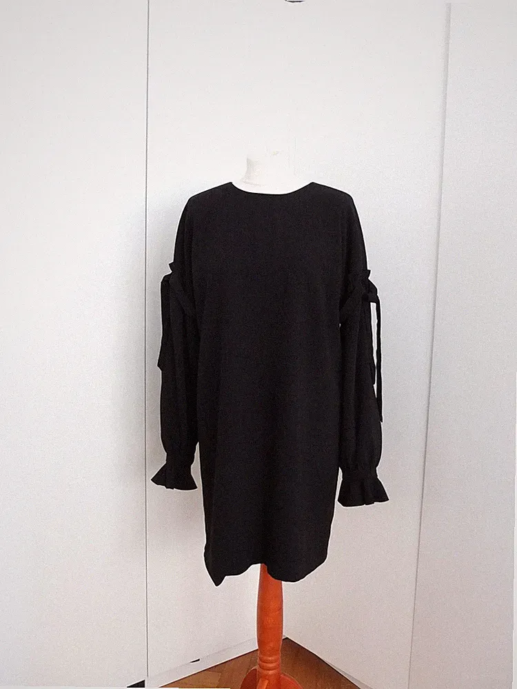 schwarzes Pinko Kleid Gr. 38 Etuikleid langärmlig Perlen