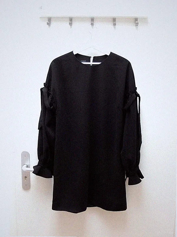 schwarzes Pinko Kleid Gr. 38 Etuikleid langärmlig Perlen