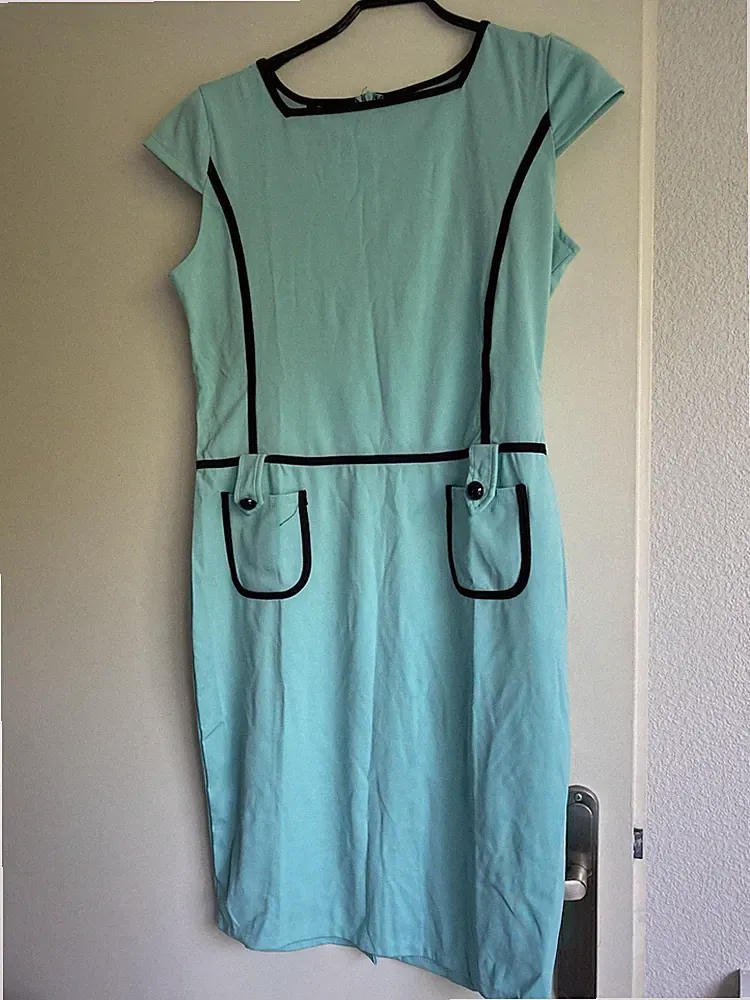 Sehr schönes Kleid Gr. XL, in einer sehr schöner Farbe. Neu