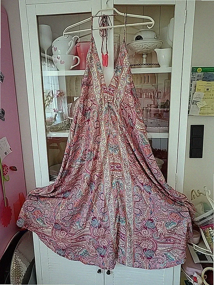 Seidiges Neckholder Kleid Gr. M Pastellfarben Paisley tiefer Rückenausschnitt