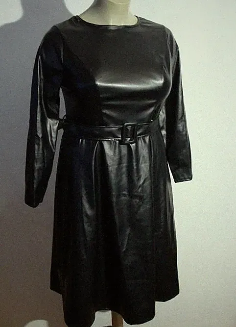 Sexy schwarzes Leder Imitat Kleid mit Glockenrock Größe 1XL Kunstlederkleid
