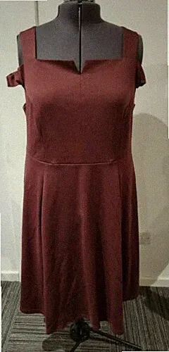Sheego auberginefarbenes schulterfreies A-Linien-Kleid Größe 26 neu mit Etikett UVP 89 £