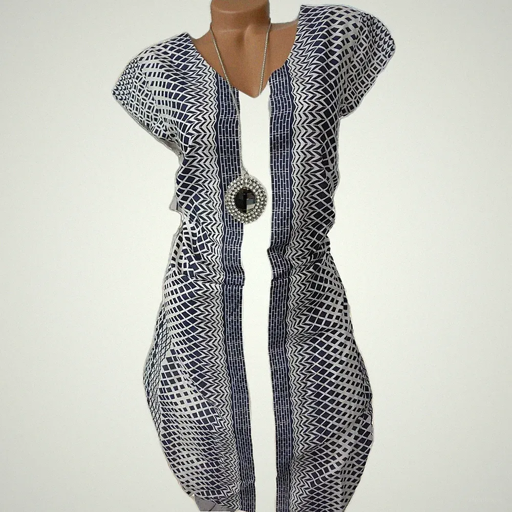 Sheego Kleid Etuikleid Gr. 56 bis 58 Blau Ton Seiden Anteil NEU (257)