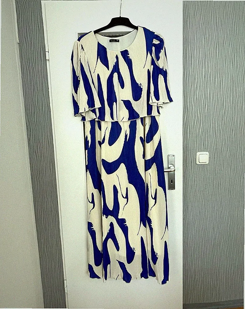SHEIN CURVE Damen Midi-Kleid Plissee A-Linie abstrakt weiß/blau 1XL