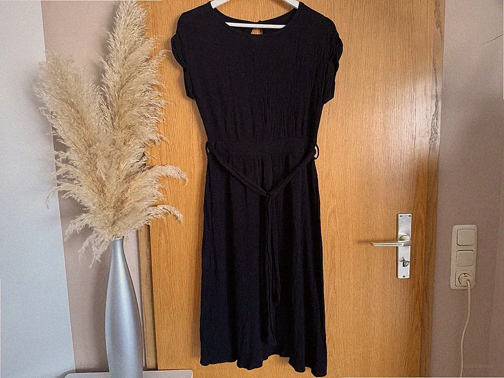 SHEIN Damen Basic Midi Kleid Gr. M 38 40 schwarz einfarbig A-Linie Sommerkleid
