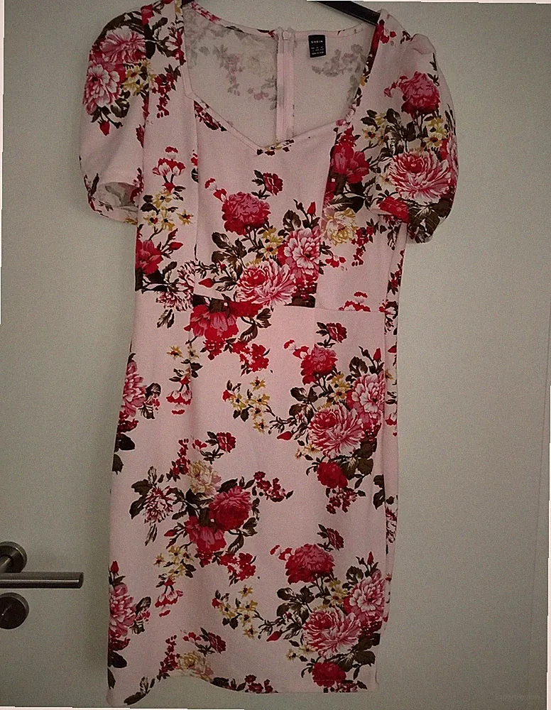 Herzausschnitt Etui kleid