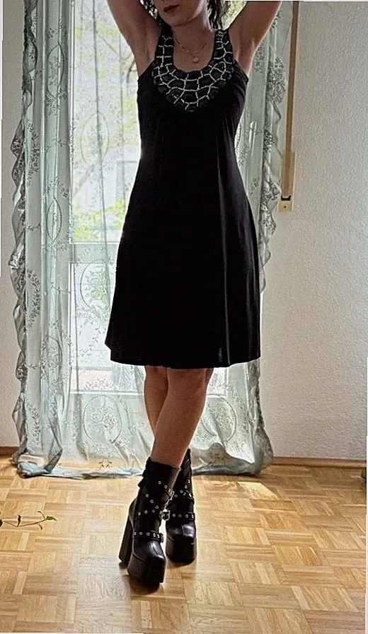 silvermoon Damen A-Linie Kleid S schwarz knielang ärmellos Rundhals Perlen