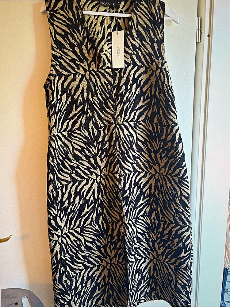 SOAKED Damen Etuikleid Zebra schwarz/beige V-Ausschnitt Midi M
