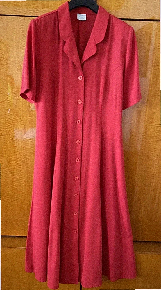 Sommer- Midikleid, rubinrot, Reverskragen, A-Linie, Viskose-Qualität, Gr. 42.