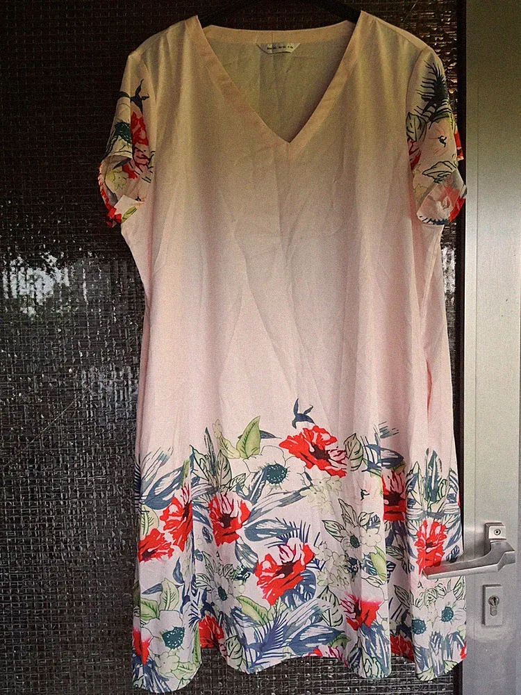 Sommerkleid Gr. 52 XXL Rosa Blumenkleid V-Ausschnitt Taschen Große Größen