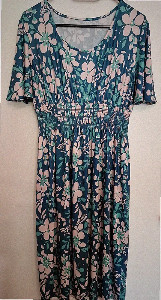Sommerkleid Grün/ Rosa midi, Flügelärmel, passend von Größe 38 bis 44 wie neu