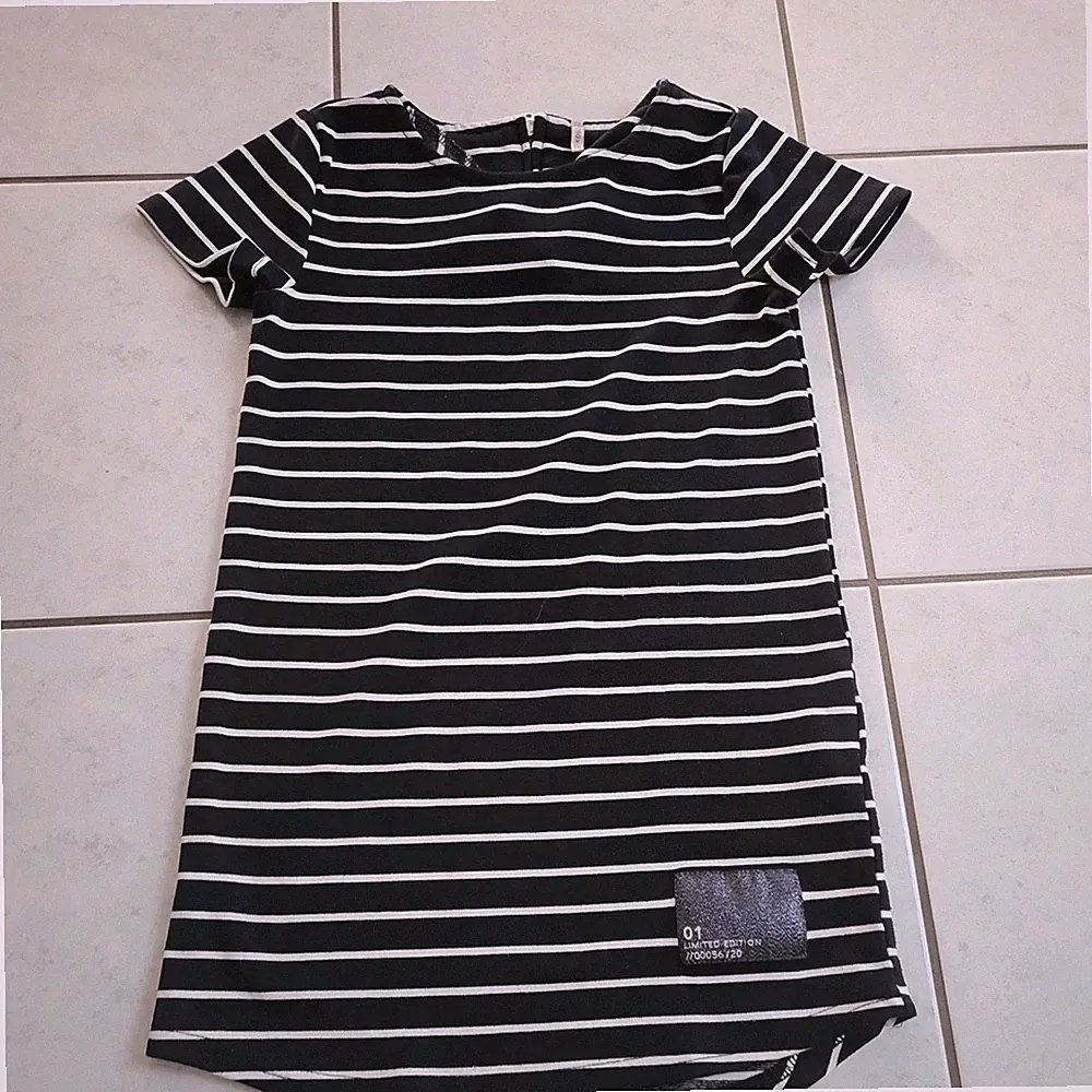 Sommerkleid Kids only Gr. 122/128 kurzärmlig dunkelblau weiß gestreift Mädchen