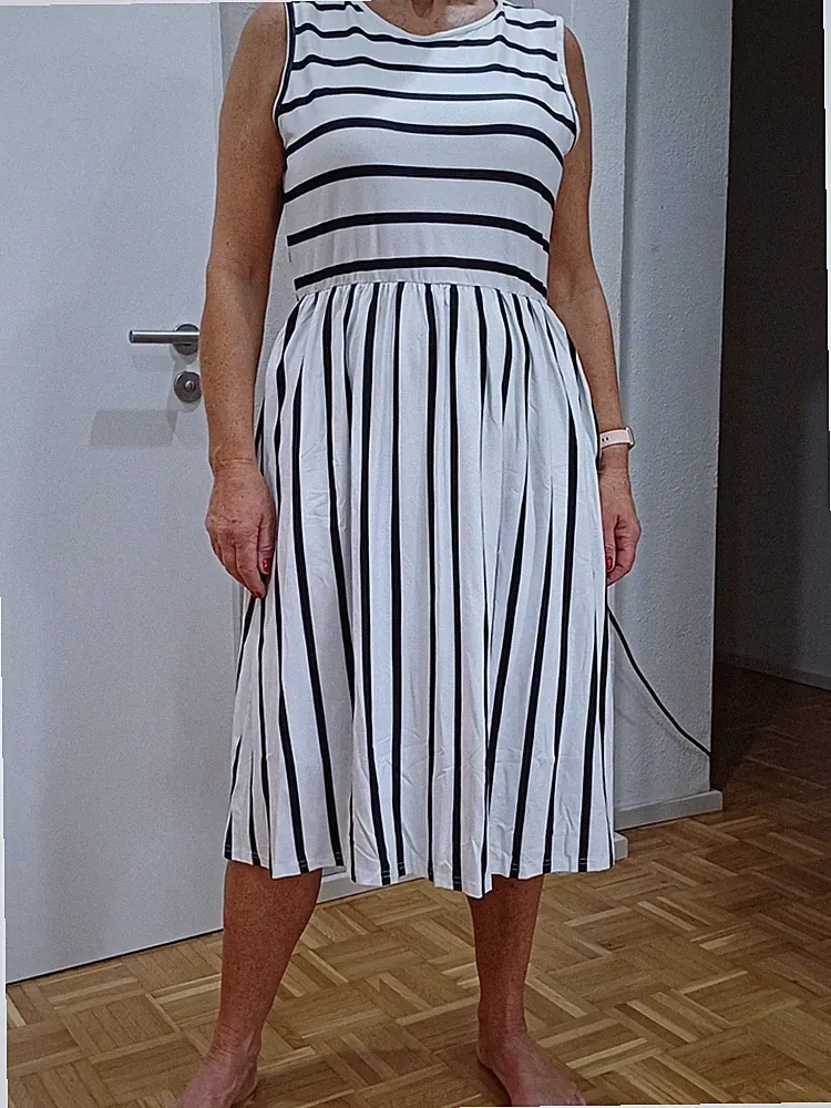 Sommerkleid Kleid schwarz weiß Gr. XXL Sommer Kleid lang Urlaub Ärmellos Reise