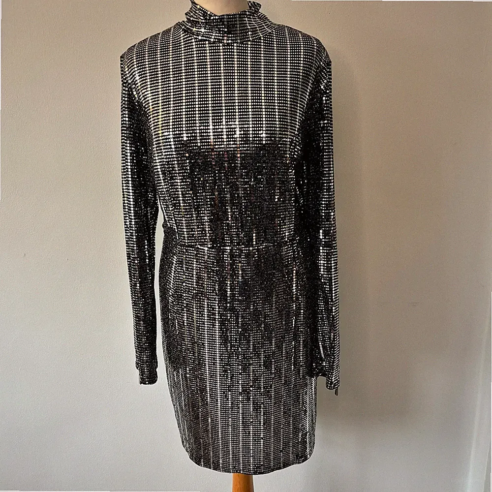 Star Julien MacDonald Paillettenkleid Größe 20 silber schwarz Party Weihnachten neu mit Etikett £65