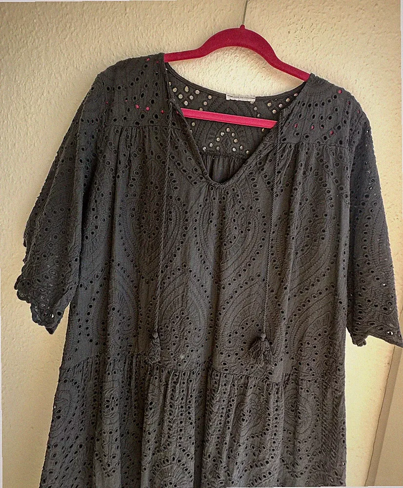 * Süßes Sommerkleid " MADE IN ITALY " mit Lochstickerei * Gr.XL. Schwarz *NEU*
