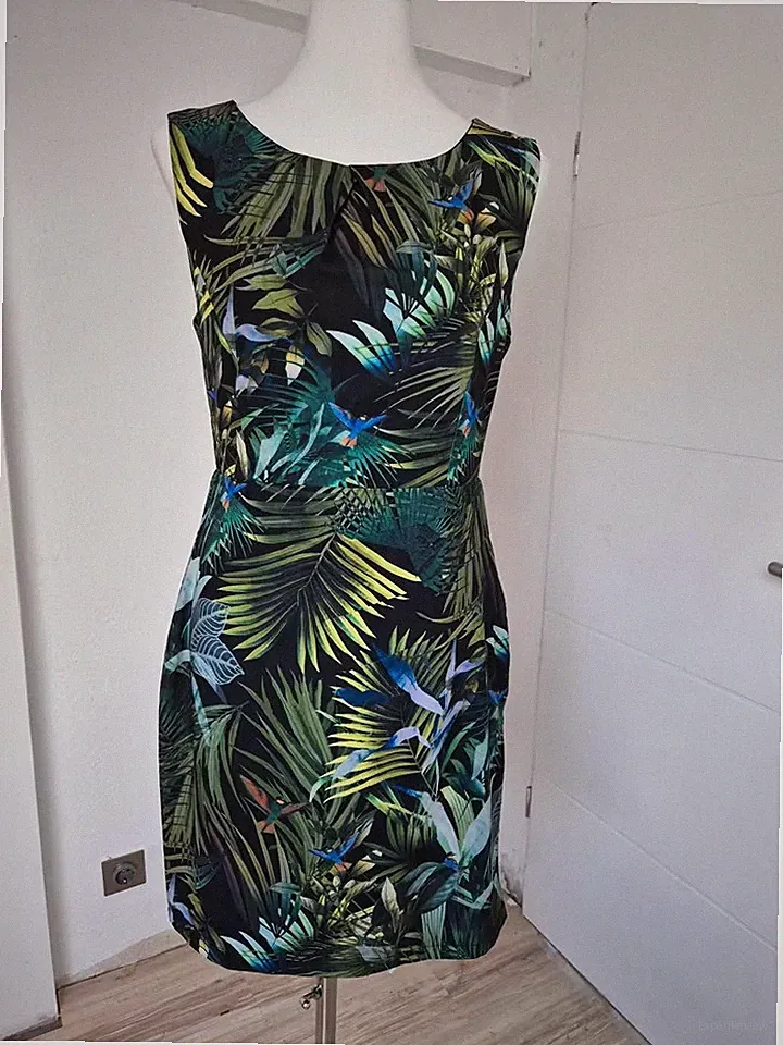 Superschickes Business-Kleid von Manguun in Größe 38
