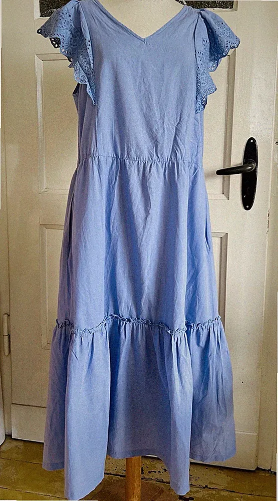 Superschönes blaues Midi Kleid A-Linie V-Ausschnitt Lochstickerei Bindegürtel