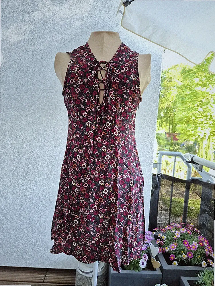Tailliertes Sommerkleid Millefleurs V Ausschnitt Schnürung A Linie | 36 (34-36)