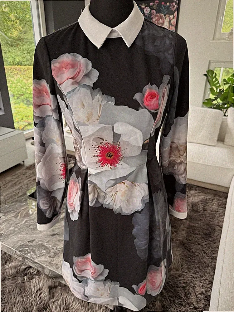 Ted Baker Damen Etuikleid schwarz/weiß S kurz Blumenmuster Kragen langarm RV