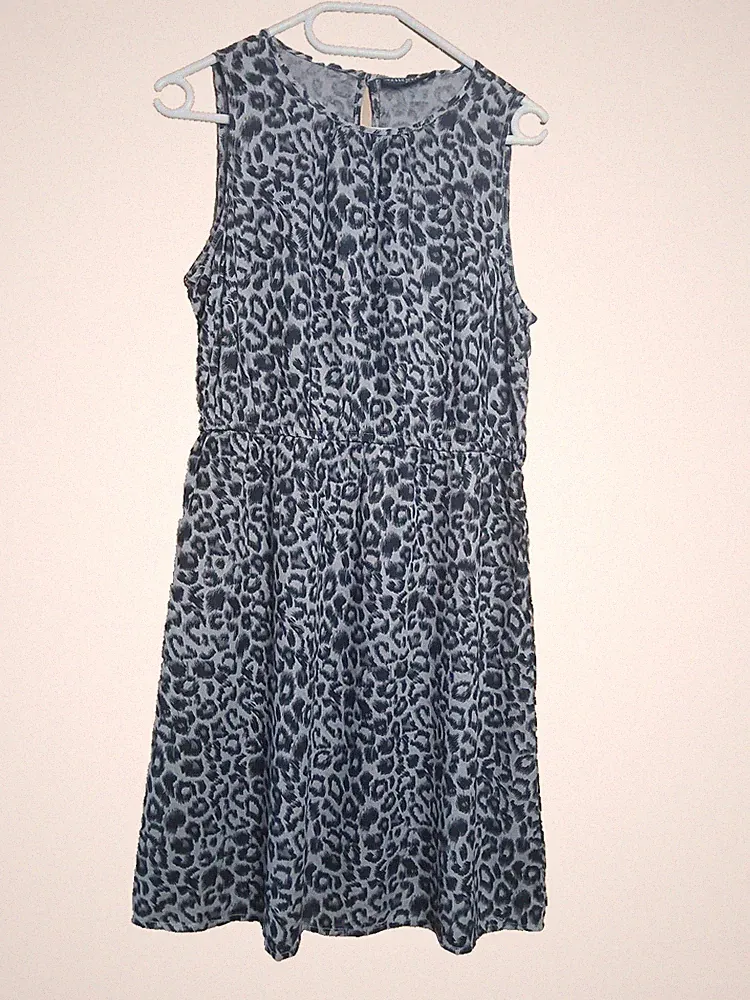 Tessentials Kleid Sommerkleid Ärmellos Tigermuster Gr. S - XL-2XL Grau