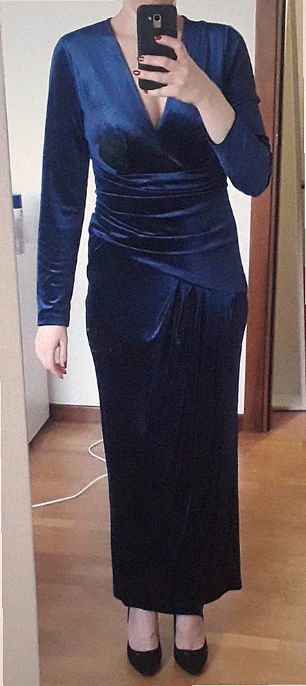 TFNC LONDON langes blaues Samtkleid Gr.UK 10 -DE 42 Kleid Weihnachtsfeier Damen