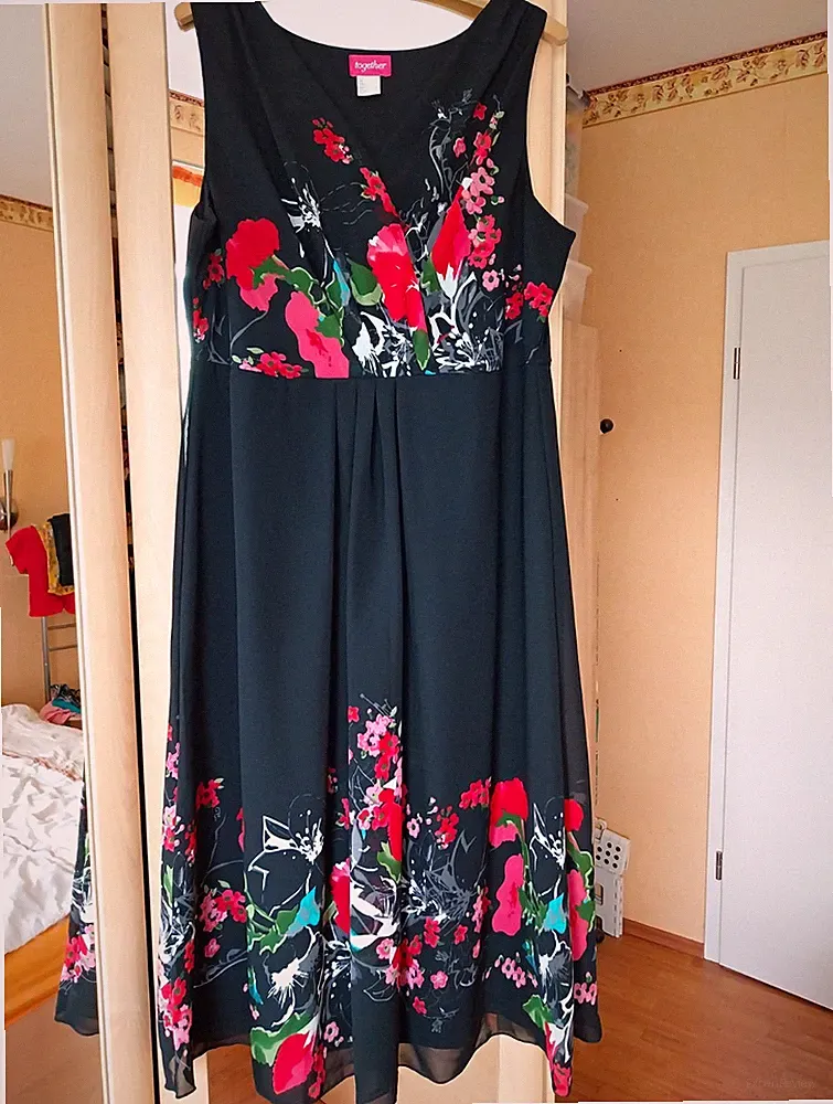 together Kleid Gr. 44 schwarz Blumenmuster A-Linie V-Ausschnitt Midi